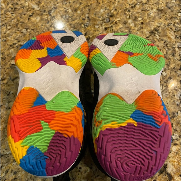 Jordan Zion 1 Youth (PF Noah) Basketball Shoes. - Picture 5 of 5